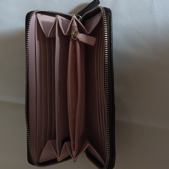 Coach Wallet - Picture 3 of 4